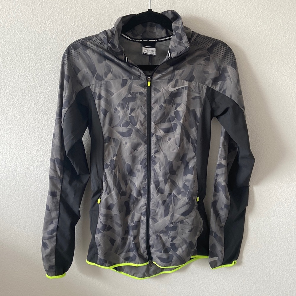 SOLD Nike Printed Trail Kiger Waterproof Jacket